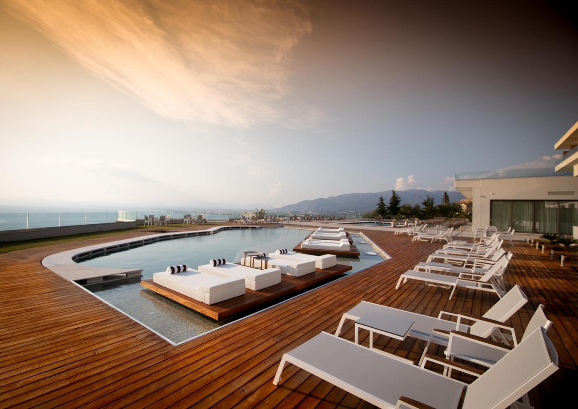 Messinian Icon Hotel & Suites Kalamata Bagian luar foto